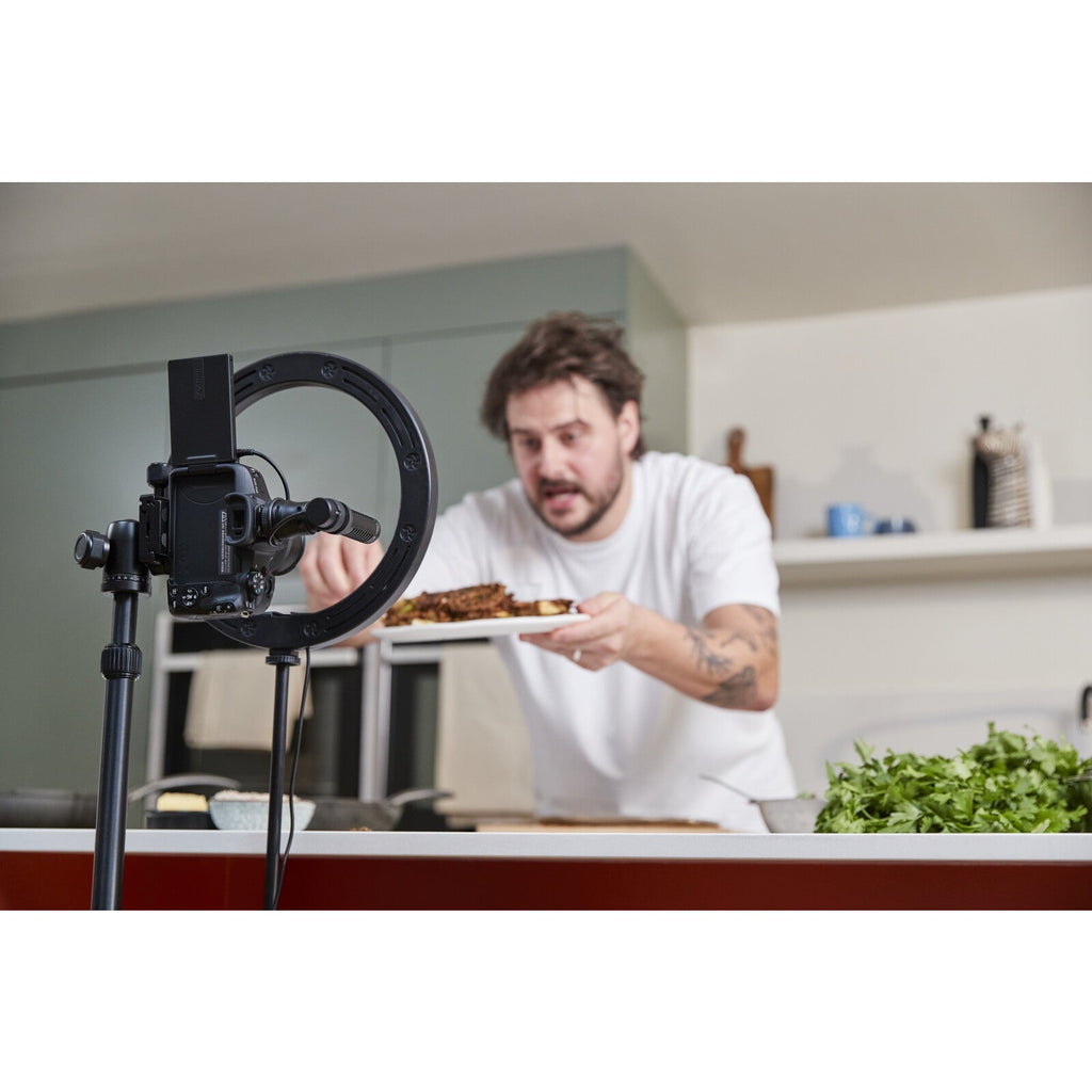 Canon EOS R50 (Black) + RF-S 18-45mm IS STM Creator Kit